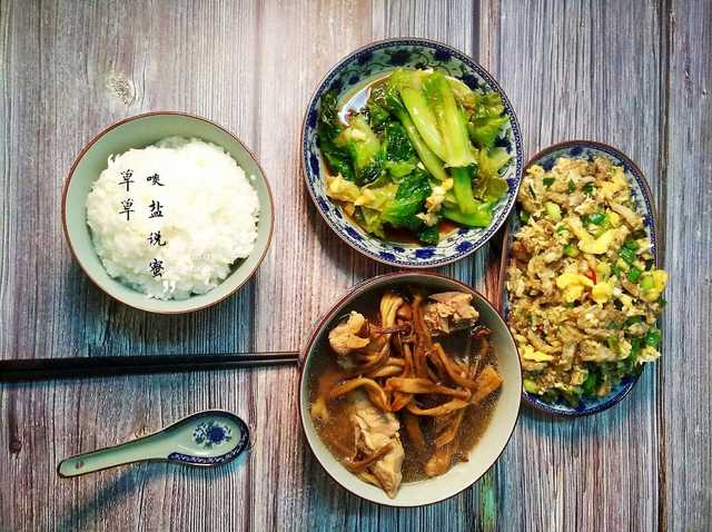 《贫穷料理》:无论身处何方,一日三餐,都要按时