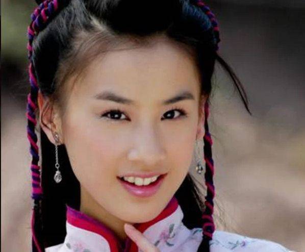 太仙了,这是在电视剧《天下第一》中饰演的柳生雪姬,真的是黄圣依的演