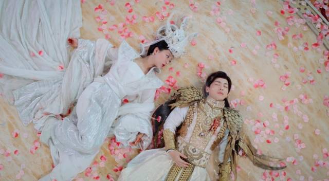 邓伦心里有杨紫吗 几个小细节暴露邓伦喜不喜欢杨紫