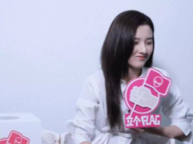 宋祖儿这是在内涵杨幂吗?她被疑低情商不是第