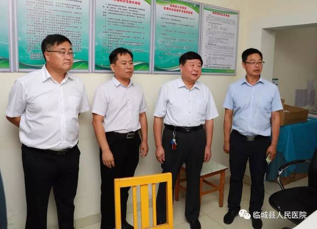 院长王同林为调研组领导一行详细介绍了我院基础设施建设,特色科室