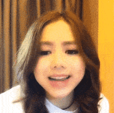 欧阳娜娜走秀大哭!彻底沦为表情包女孩哈哈哈