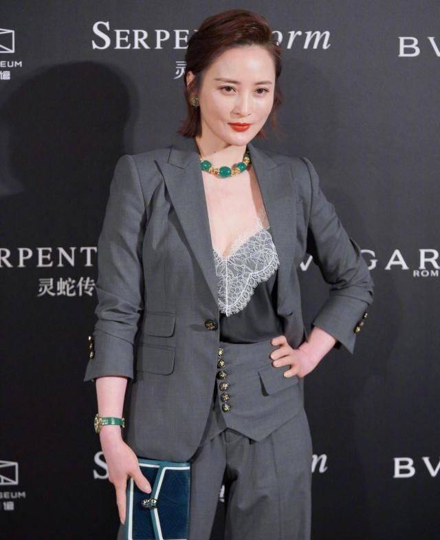 蒋勤勤中年发福身材变臃肿但真实的样子更漂亮了