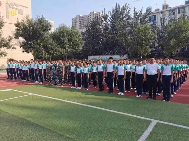 聊城二中附属东苑中学隆重举行开学典礼暨军训汇演