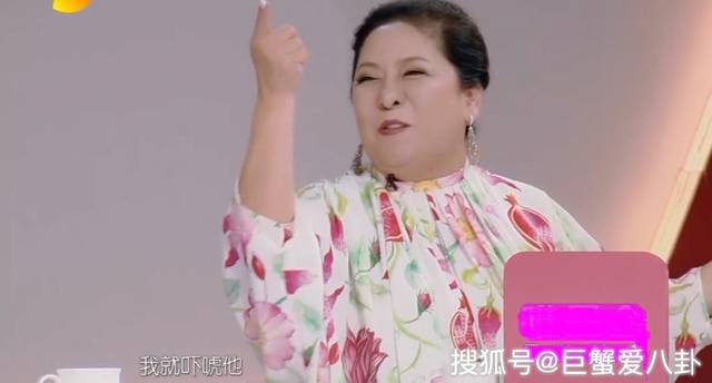 向太曾警告向华强如果带女伴吃饭就离婚,管不