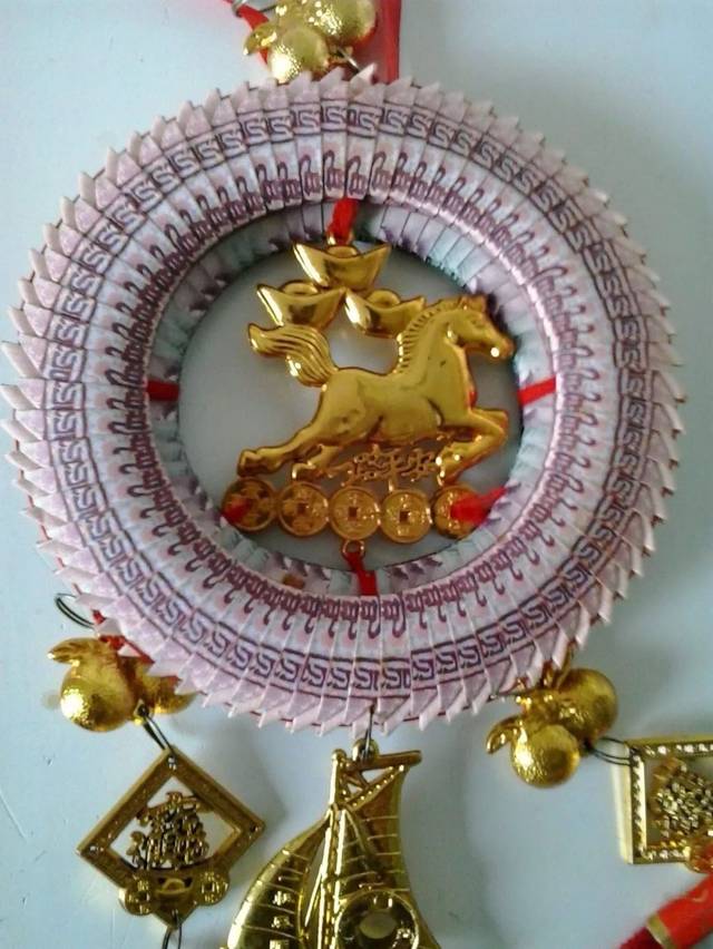 用钱编的"锁"