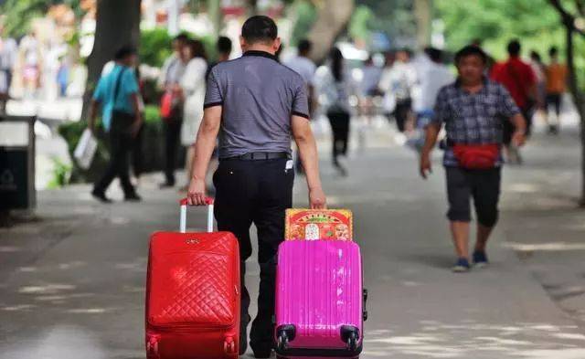 太感人了:我送孩子上大学!