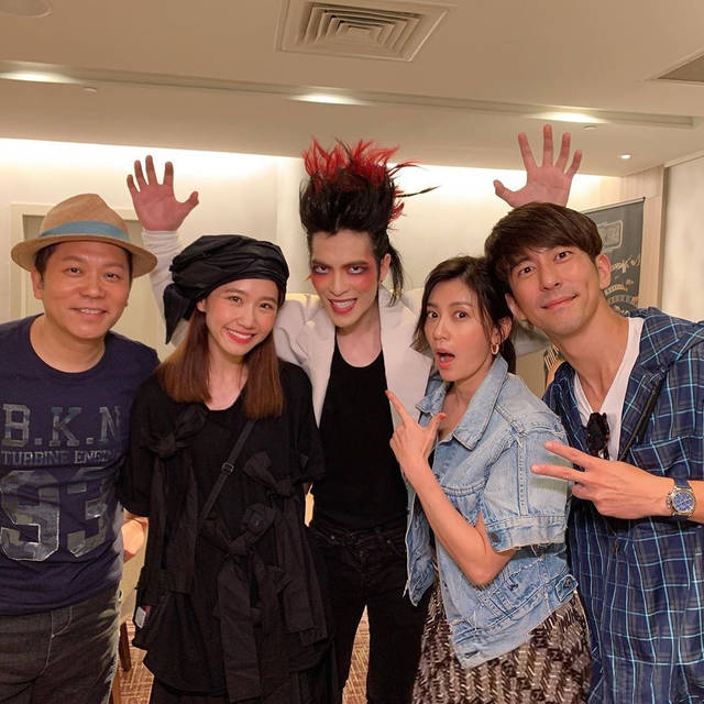 贾静雯修杰楷看演出,用情侣造型跨过9岁年龄差