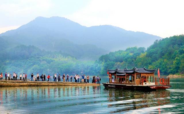 【浙江新闻】成名30多年她魅力不减 丽水古堰画乡凸显国际范儿