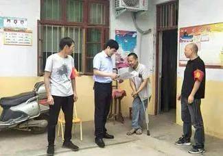 教体局派到刘庄村的第一书记:为啥一到村满大街发名片