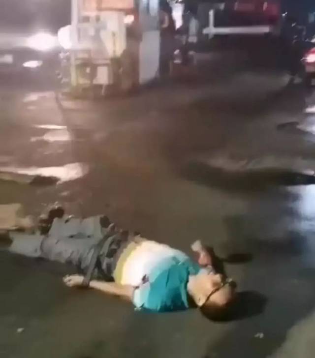 现场监控视频曝光!广西男子被人连捅数刀身亡,血从刀口流出