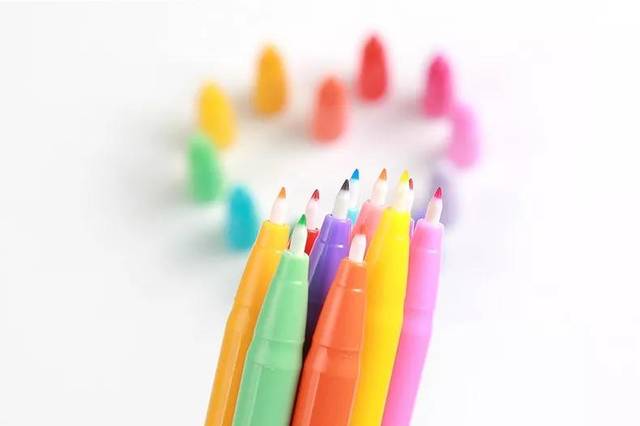 马克笔和水彩笔的区别,马克笔和水彩笔哪个更