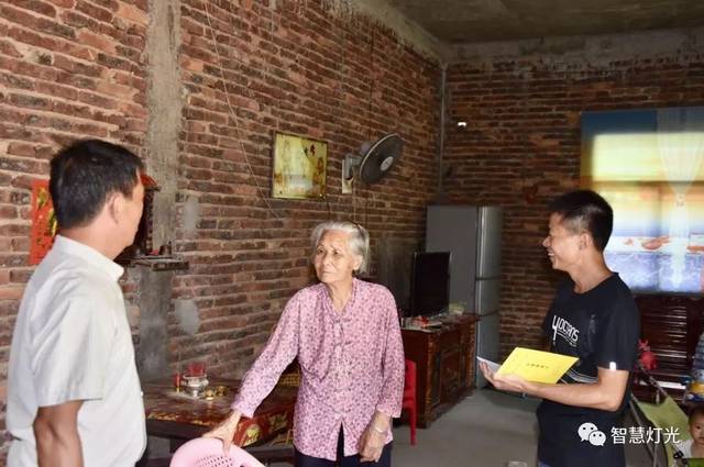 灯光村开展进企入户大走访活动