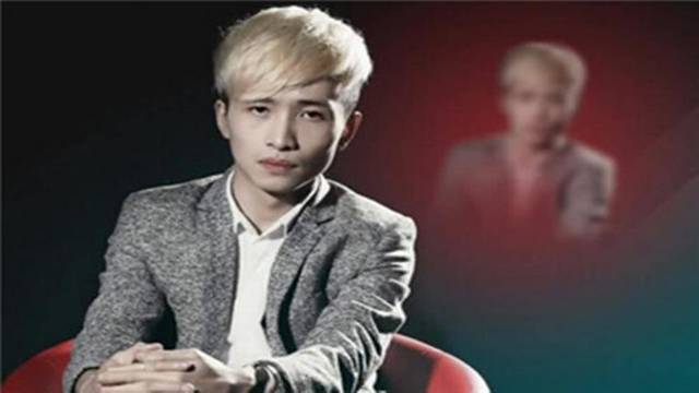 战旗一哥文森特谈家庭地位,丈母娘亲自点烟倒