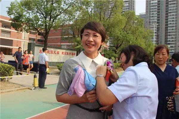 局 副局长司明先生 包河区委常委 滨湖世纪社区党委 书记束红英女士