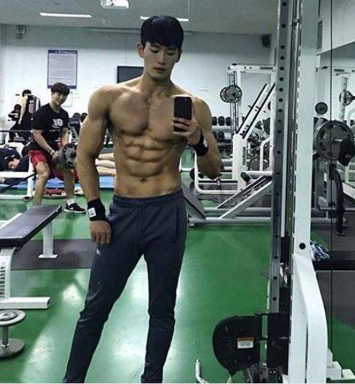 韩国欧巴健身逆袭肌肉男,6块腹肌尤为吸睛,却被网友吐槽恶心