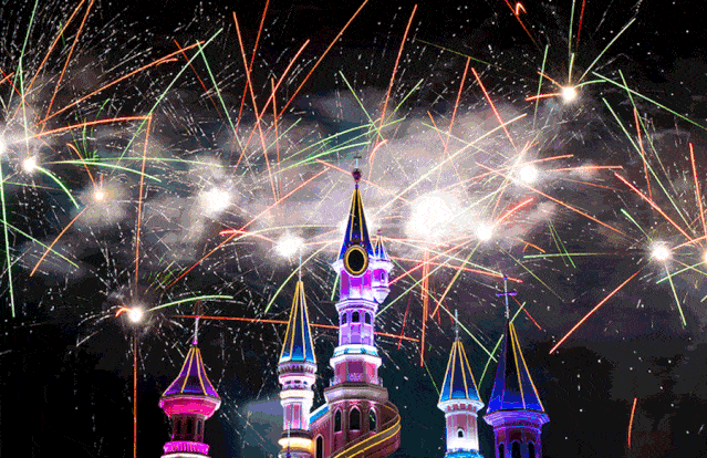 15日 地点:沈阳方特 门票价格:成人票260元,儿童票180元,夜场票120元