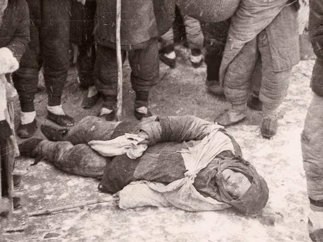 原创1943河南饥荒真实照片:图七百姓活活饿死,图八是黄河决堤后场景