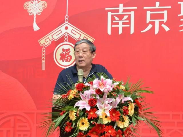 南京奶业集团董事局主席蔡敬东也在会上发言:作为聚隆发展历史的见证