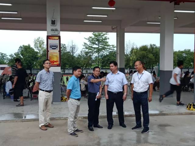 宾阳县委常委,县政法委书记陈必华莅临新桥中学开展教师节慰问活动