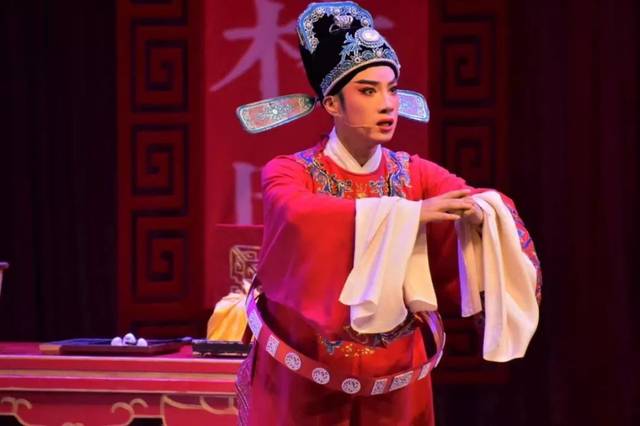 陌上人如玉,公子世无双——360度看浙越男小生黄剑勋的舞台魅力