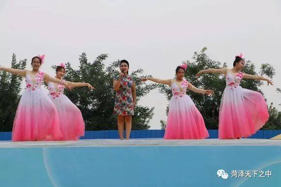 山东综艺频道《快乐向前冲》中秋节走进定陶汽