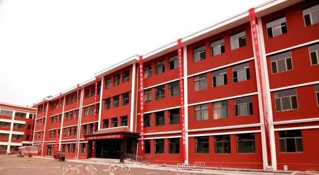 吕梁市贺昌中学举行2019年教师节表彰大会新生开学典礼暨新楼竣工仪式
