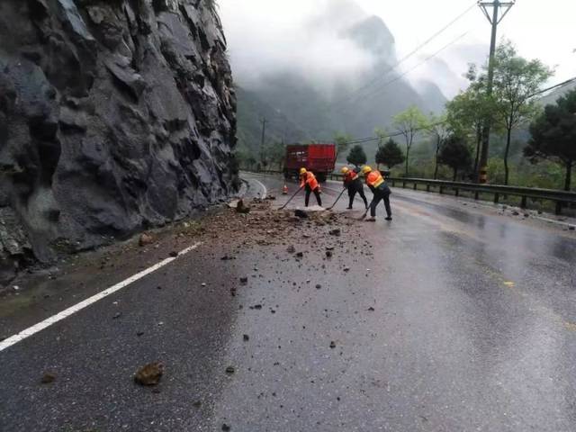 这些路段塌方,落石.