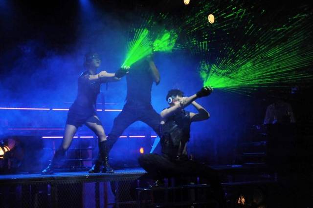 繁星戏剧十周年舞台剧《我想我疯了》火爆首演