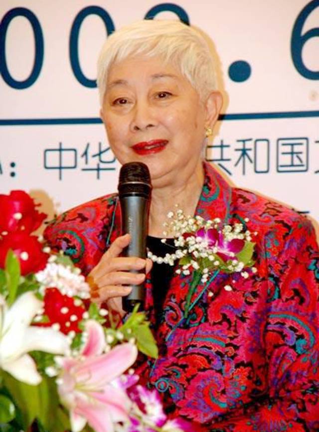 原创罕见!三位"90后"同框,卢燕蓝天野和濮存昕母亲贾铨均已90多岁