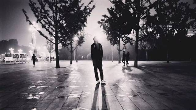 15岁少年自杀,同性恋个体和同志自媒体需要承