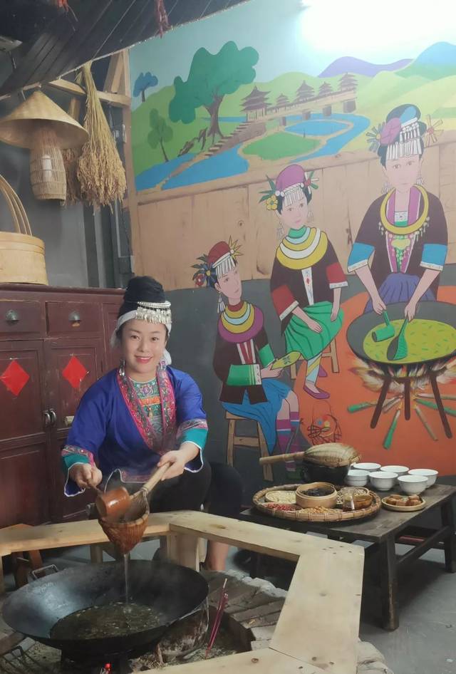 自治区级非物质文化遗产项目侗族打油茶代表性传承人杨应溪女士