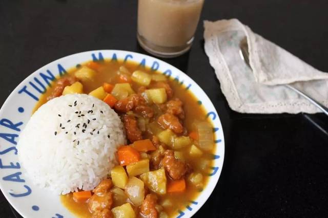 所以这道简单身体的鸡肉快手咖喱饭,易学学用时,大概起来30min.鸡蛋清搽速速图片