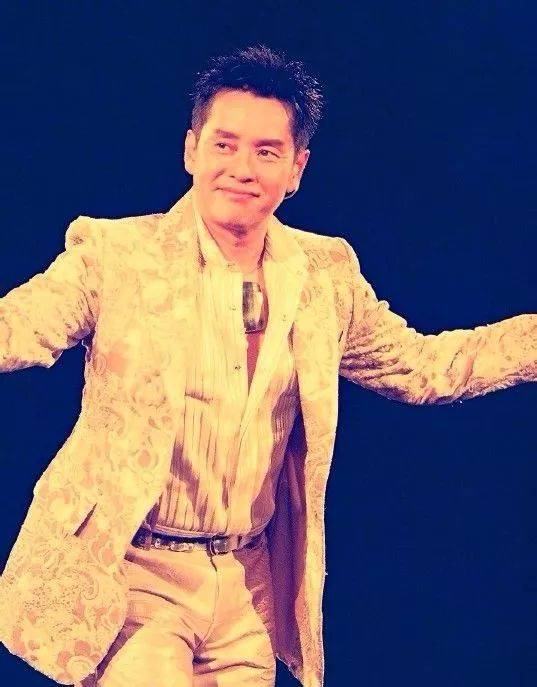 【907爱娱乐】演唱会高音唱不上去,校长这是