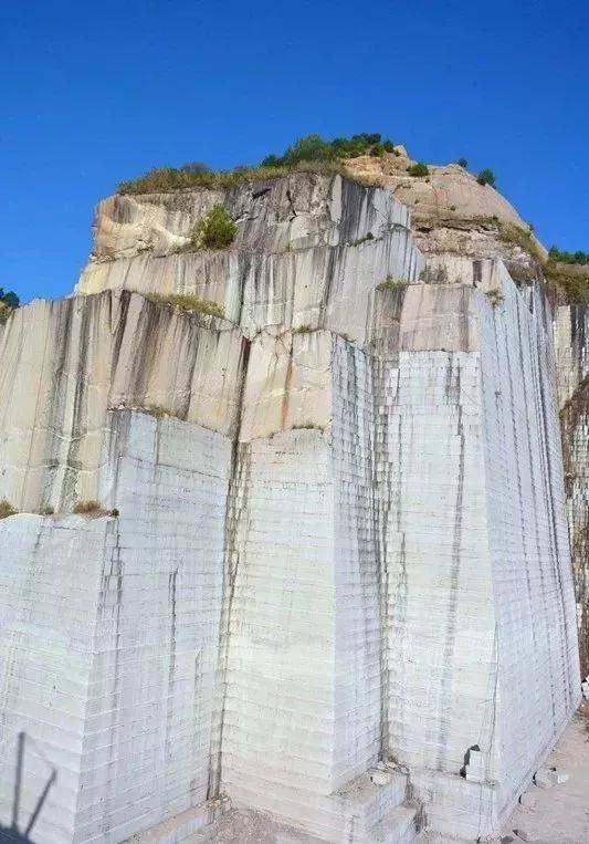 3.5亿补偿后福建古田鹤塘花岗岩矿山形成地貌奇观!