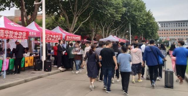 绚丽青春,迷人校园——郑州商学院开学见闻,我想上大学