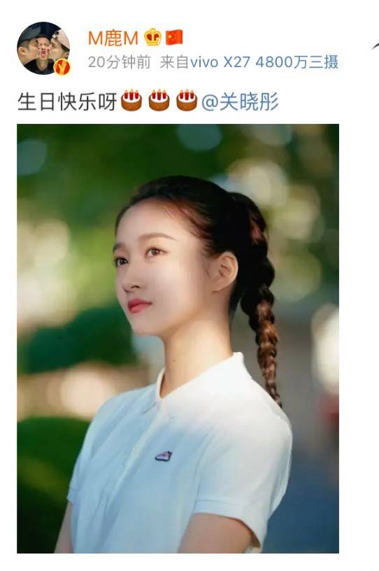 鹿晗连续三年为关晓彤庆生,这次深夜撒狗粮,关晓彤甜蜜写脸上