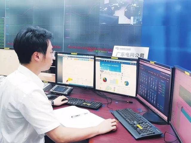 近日,记者走进广州电力交易中心,各种报价信息在屏幕上不断滚动更新