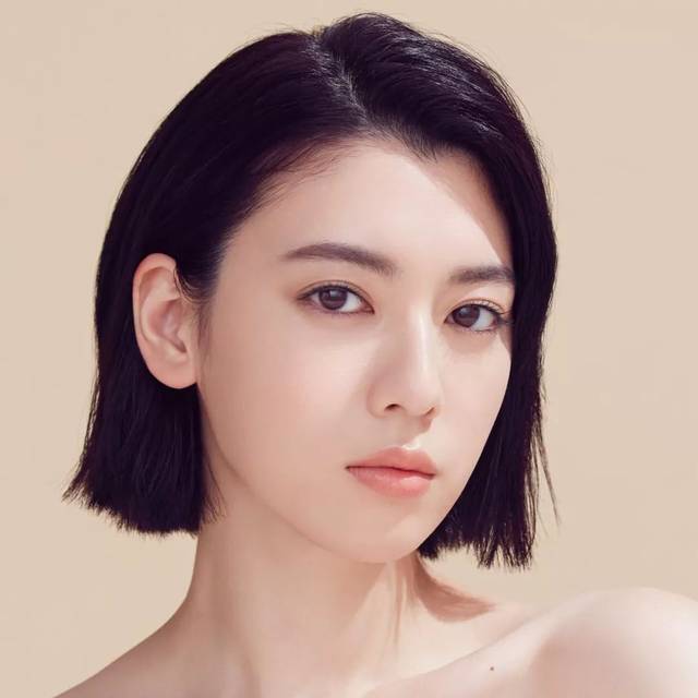 壁纸| 男生口中的微胖女孩,就是三吉彩花这种171cm 36d的天使吧!