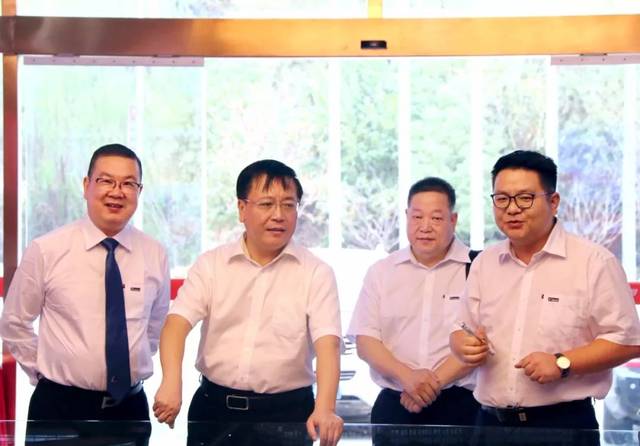 热烈欢迎枣庄高新区领导莅临人民汽车城(武汉)考察指导