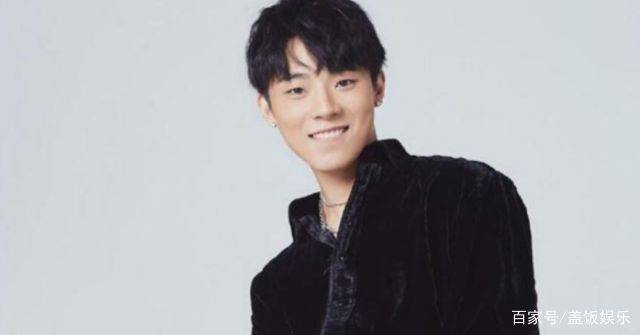 又一90后男星被扒恋情,疑与韩国女友交往8年,