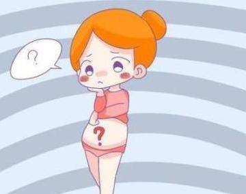 受习俗的影响,在处理脐带的时候,就把女孩子的肚脐包的深深的,而出现