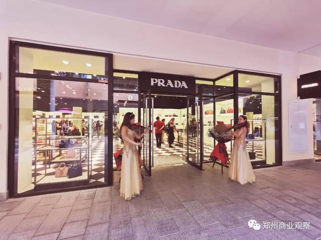 位于郑州杉杉奥特莱斯的prada官方奥莱直营店