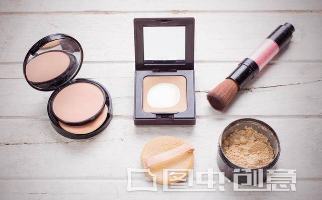 定妆粉和散粉有什么区别?教你正确使用步骤,皮肤干爽不油腻