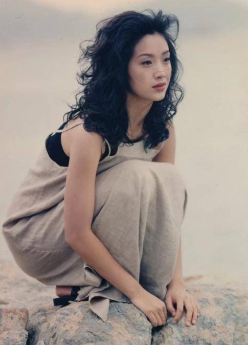 吴倩莲生活照曝光,最美的单眼皮女星成了家庭主妇,却活得好潇洒