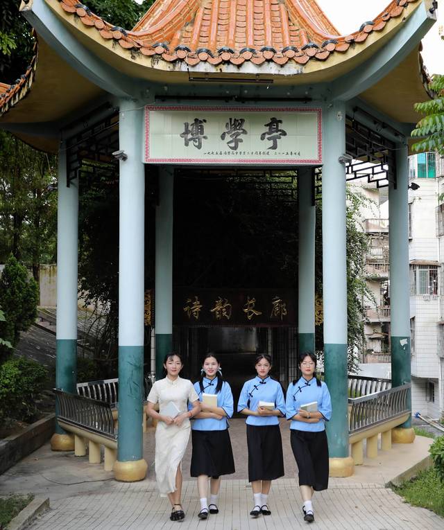 廉江中学90届高中校友,60台空调赠母校,“武装” 高三课室