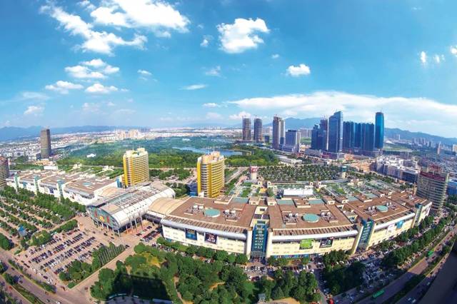 义乌国际商贸城是中国小商品城市场的重要组成部分,拥有7.