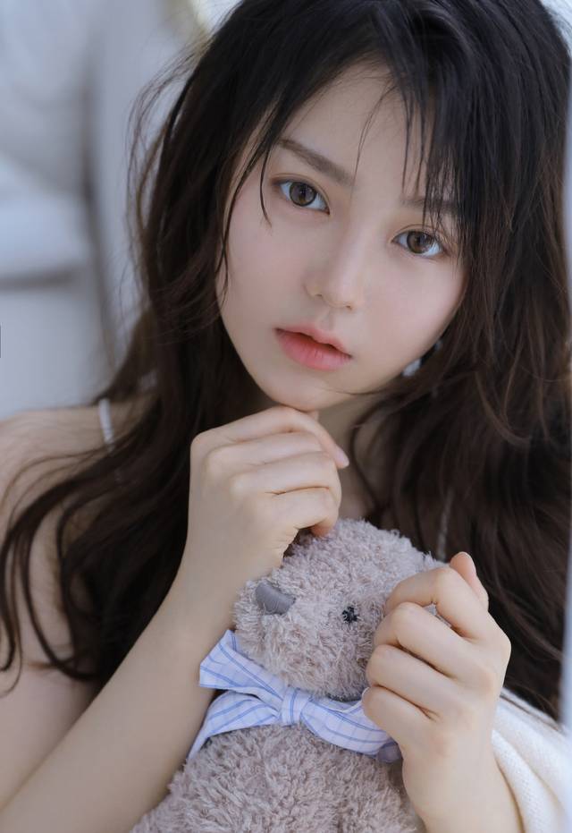女生聊天的初期,要想和女生聊暧昧有两个前提.