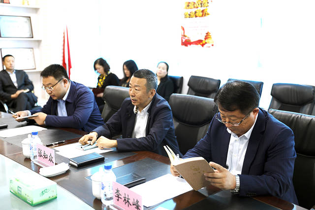 在财政局,税务局调研时,李林峰就如何贯彻落实好张知众书记讲话精神
