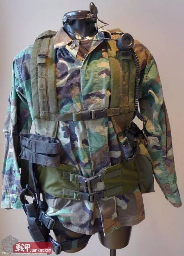 经典特战电影《太阳泪》主演单兵装备分析